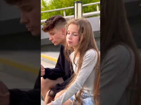 Главное что бы она улыбалась