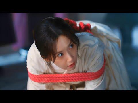 بنت جميله بتلاقي كتاب سحري بيرجعها 500 سنه فبتقابل ملك ظالم بتشتغل خدامه عنده بتطبخ خصوصي ملخص مسلسل