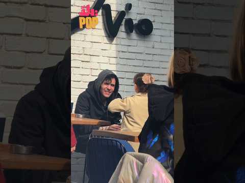 لحظة لطيفة بين أمير عيد وبنوتة صغيرة من معجبينه امير عيد كايروكي Cairokee Shorts لحظة لطيفة بين أمير عيد وبنوتة صغيرة من معجبينه امير عيد كايروكي Cairokee Shorts