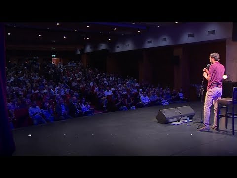 كوميدي فلسطيني يتحدى خوفه ويقابل بالضحك