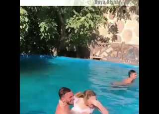  استخر پارتی دختره حالش خرابه