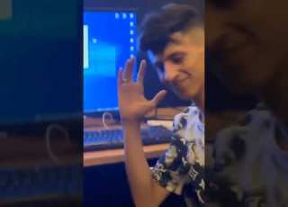  اخرس هوس من غير حس