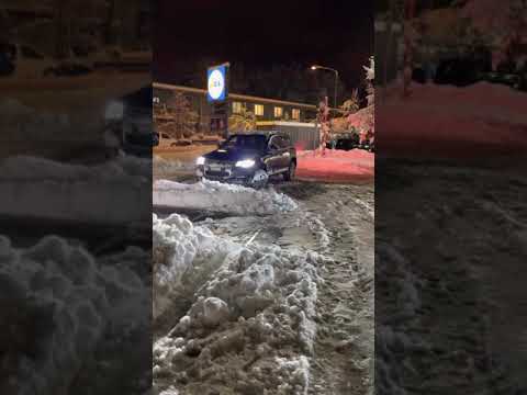 VW Touareg V6 Snow Plowing