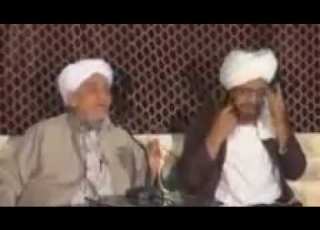 الحبيب ابوبكر المشهور يمازح الحبيب عمر بن حفيظ بعد ما أجاز الحاضرين