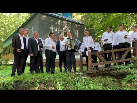 Он на свете жил один А сердце тук тук тук стучит от счастья Он на свете жил один А сердце тук тук тук стучит от счастья