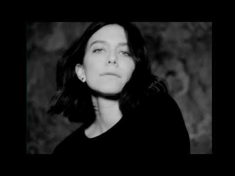 𝕥𝕙𝕖 𝕔𝕚𝕥𝕪 𝕙𝕠𝕝𝕕𝕤 𝕞𝕪 𝕙𝕖𝕒𝕣𝕥 𝕤𝕝𝕠𝕨𝕖𝕕 𝕒𝕟𝕕 𝕣𝕖𝕧𝕖𝕣𝕓