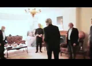  دیدار کیهان کلهر و حسین علیزاده با خانواده الوند صادقی از جانباختگان هواپیمای اوکراینی