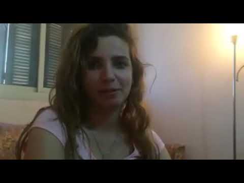 بنت تحكي لصحبته عن حادث التحرش معاه في المكروباص