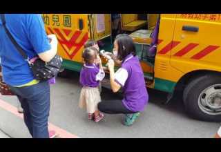 雙胞胎姐妹 媛媛 媃媃 要上學去囉 幼幼班