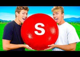 Eating GIANT Vs TINY Food Challenge