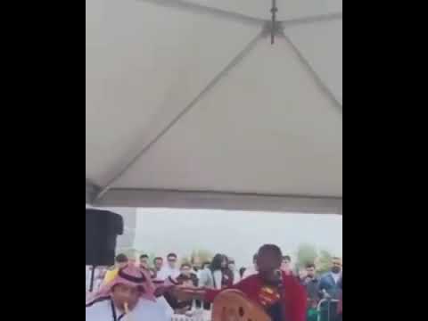 صوته احلى من صوت الفنان الي قدامه