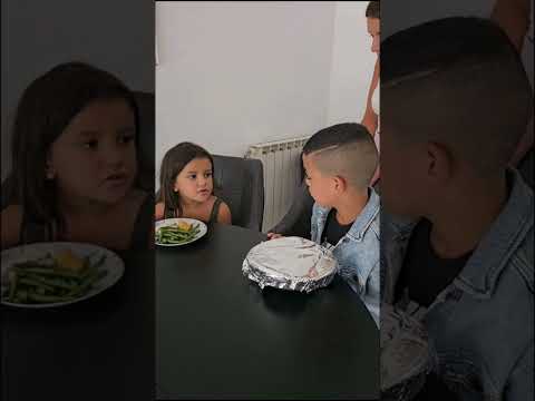 Elle Est Tombé Dedans Direct Famillenombreuses Pourtoi Family Famille Humour Prank