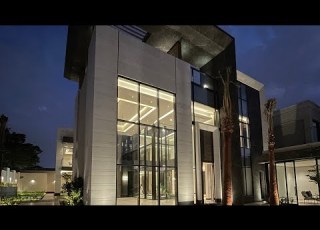  تغطية تحفة معمارية مودرن ١٠٠٠م زاوية تم البيع بحي الملقا شمال الرياض