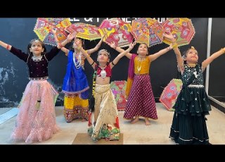 Nagade Sang Dhol Baje Kids Garba Dance Dandiya Special Dance