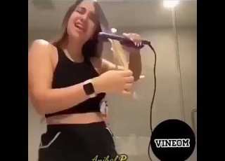  هذه الفتاة نسيت انها فاتحة الكا شاهد ماذا فعلت
