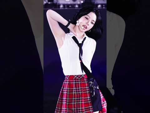 카리나가 선사하는 최고의 8초 카리나 KARINA 에스파 Aespa Whiplash