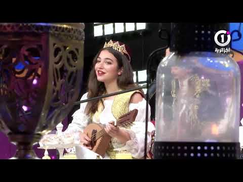 فرقة من الشباب تطرب بلاطو اولاد الدار أغنية مزينو نهار اليوم بمناسبة عيد الفطر