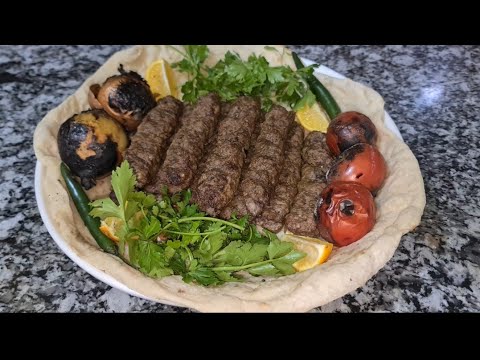 كباب لحم شوي على الفحم خلطة مميزة وطعم لذيذ جدآ