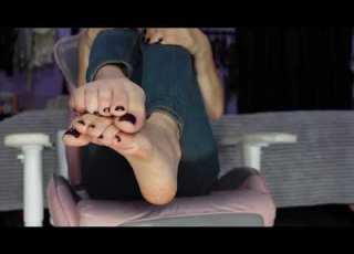 Girl And Feet Itchy