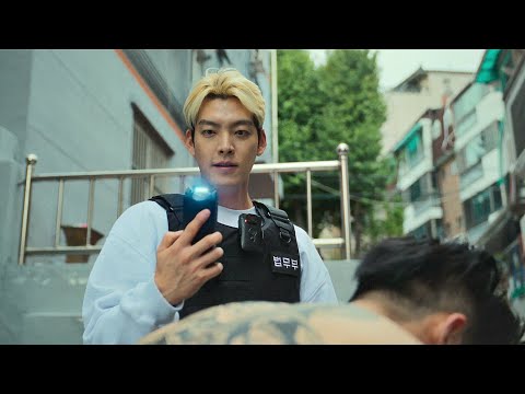 ظابط شرطه وسيم ولكن ف الضرب غشيم لا مجرم ولا حرامي بسببه نايمين الليل