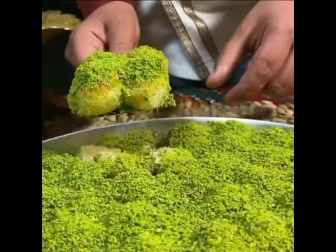 بقلاوة تركية هشة وشهية والفستق نعفف