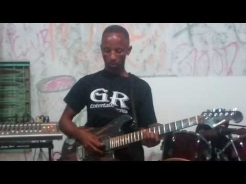 Baba Paroko Ikiimbwa Live Na Gr Band Muimbaji Akiwa Hosen Baba Katika Ukimbi Wa Tate Pub Same