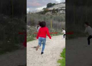 اطفال جويا يلعبون في منطقة البلايط