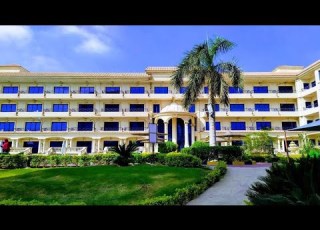  Green Desert Hotel