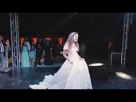 كبرت البنوت كبرت ست الكل العروس و ابوها