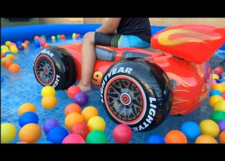  Disney Cars Toys Lightning McQueen And Thomas And Friends In The Swimming Pool