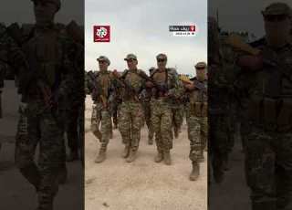  شاهد عرض عسكري لقوات الجيش العربي السوري في مدينة طيبة الإمام بريف حماة بمناسبة ذكرى تحرير سوريا