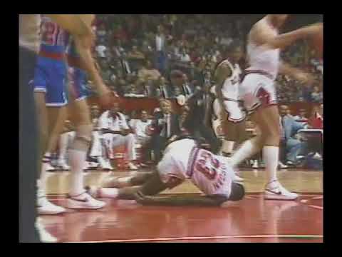 Rookie Michael Jordan S First NBA Dunk Attempt Goes Wrong Vs Bullets Ruland 1984 Bulls Debut