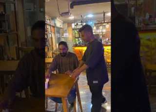 چرا دوستش رو نمیاره چرا میزشونم حساب کنم