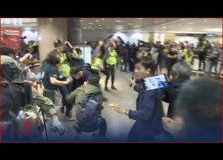  Hong Kong Novas Manifestações Acabam Em Confronto Na Véspera De Natal