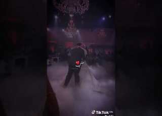  متل السحر ماشي بدمي حبك عطر