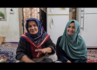  با خاله لیلا عزیز و بچه ناز رفتیم در قم زیبا زیارت بی بی معصومه نایب زیارت همه بینندگان عزیز هستیم