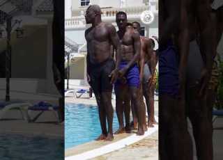 WACHEZAJI WA SIMBA SC WAKISHINDANA KUOGELEA KAMBINI MISRI