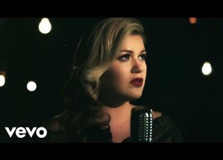  Kelly Clarkson Wrapped In Red Official Video