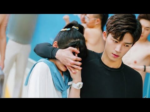 بسبب انفصالها عن حبيبها تحزن وتشرب الكحول وبالخطأ تدخل لتواليت الرجال ويحدث الغير متوقع