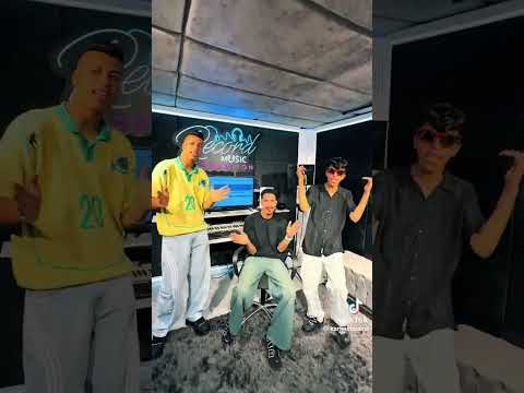 الشباب بتعت الصيدليات