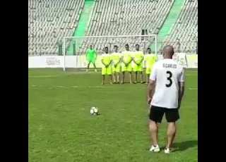  اذا روبيرتو كارلوس بيشوت فاول