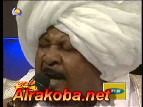 كمال ترباس يبكي وهو يتغني بأغنية الله يسلمك يا يمه