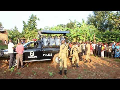 Glück Im Dorf Der Junge Mann Der Seine Mutter Getötet Und Die Leiche Im Haus Vergraben Hatte W