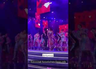  Ranveer Singh And Priyanka Chopra Dance In Gallan Goodiyaan At Nmacc
