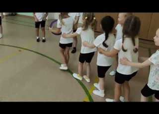 Подвижная игра Паровозик