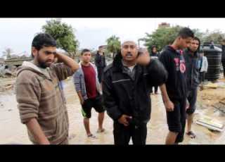 بعدستى المصور هيثم النجار جانب من الكارثة التى سببتها مياه الامطار على بلدة خزاعة