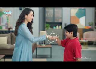  Kinder Schoko Bons Crispy Welcomes Karisma Kapoor 6 Sec