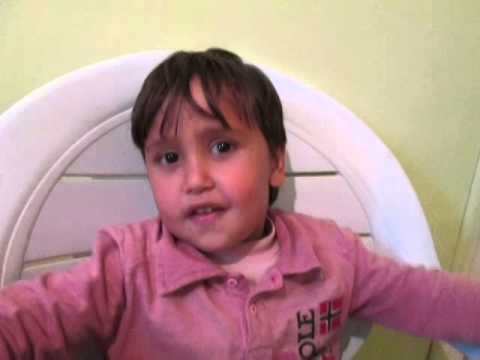 طفل جزائري رائع يغني النشيد الوطني و مامامييا طفل جزائري رائع يغني النشيد الوطني و مامامييا