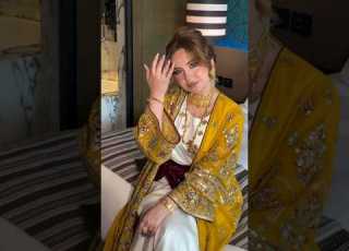 الله يازين الي حضرت غطت على كل الحضور طلت علينا وانورت وما عقب هذا النور نور