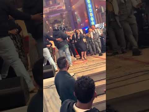 رحمه محسن دوري بيا يا دنيا دوري و احمد العوضي من وراه الكاميره يقول يا ولا اتفرج للآخر